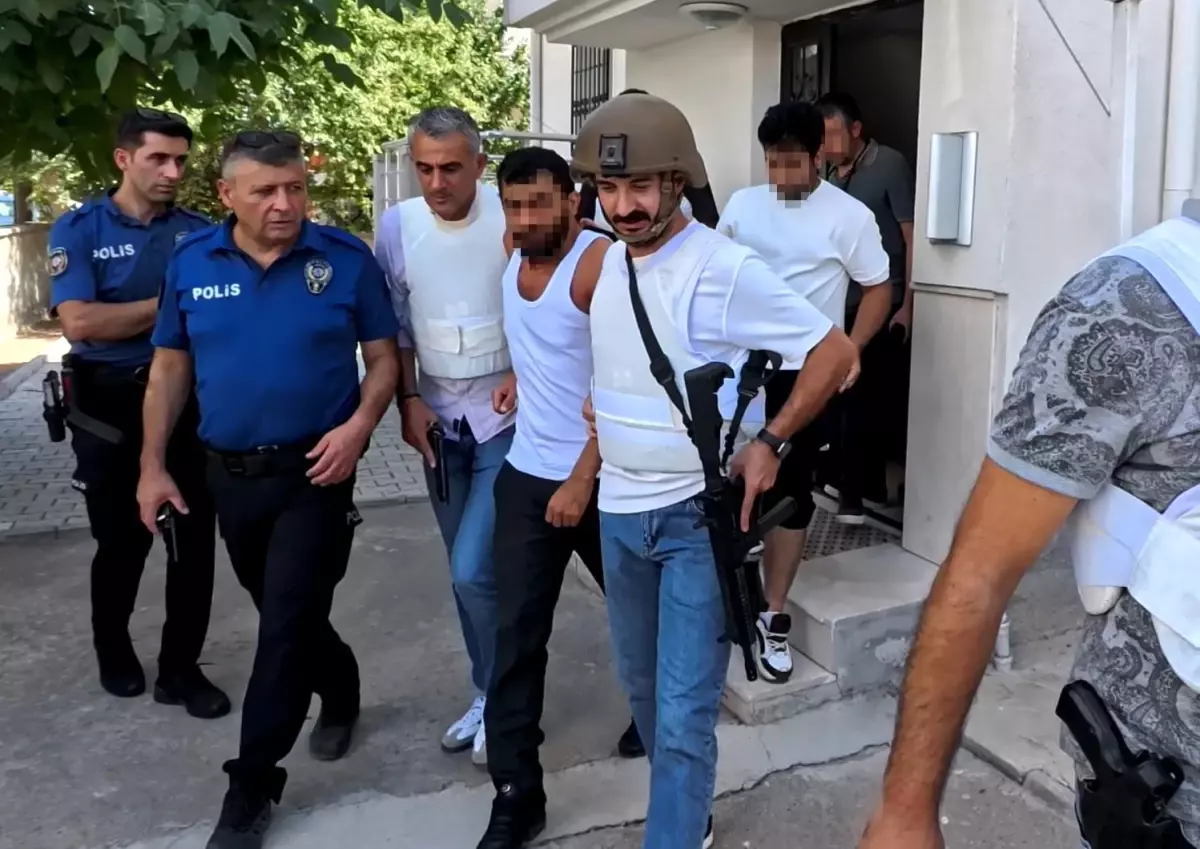 Aksaray'da Silahlı Şahıs Polisi Korkuttu, Operasyonla Yakalandı