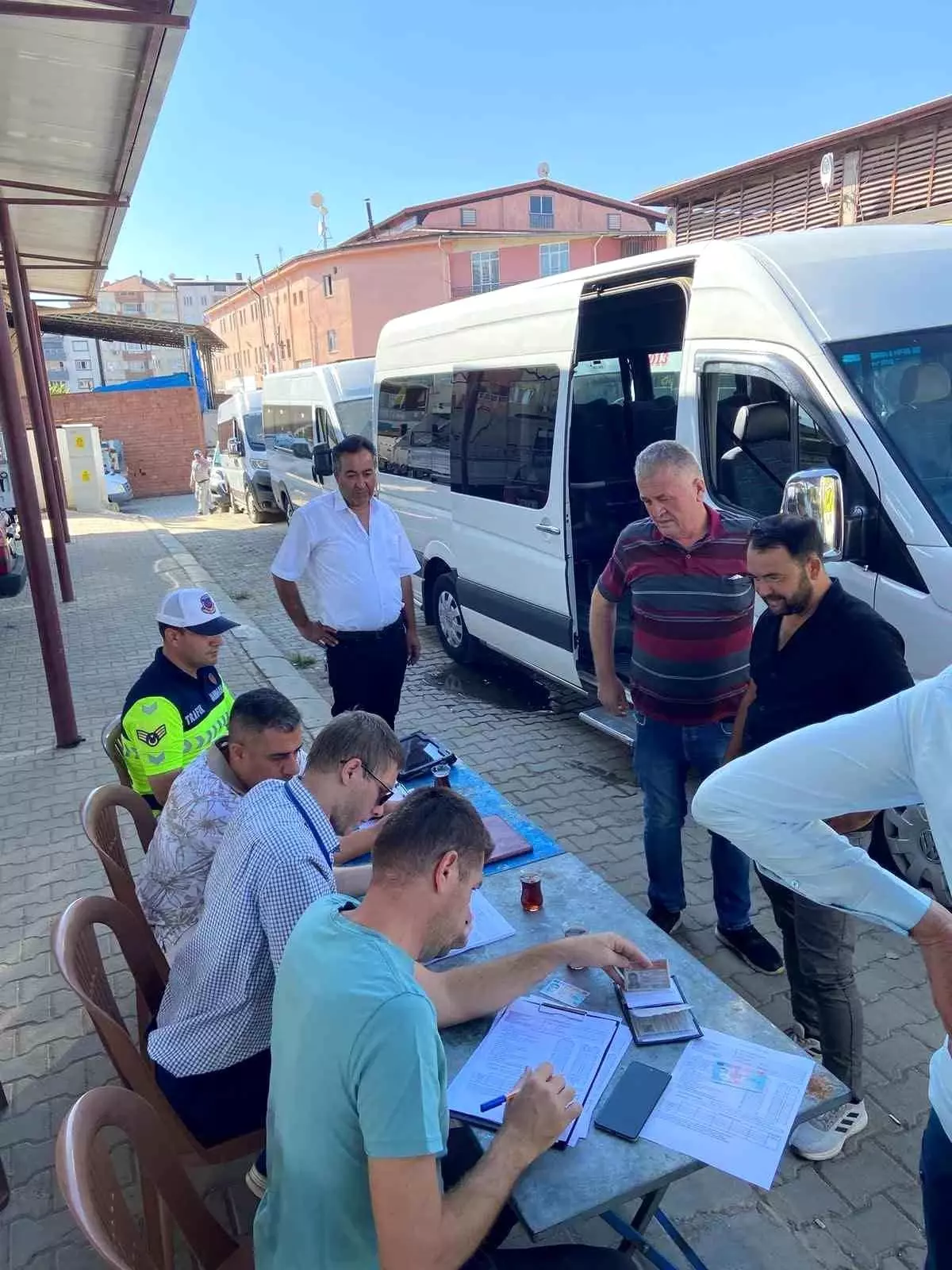 Karacasu'da Okul Servis Araçlarına Denetim
