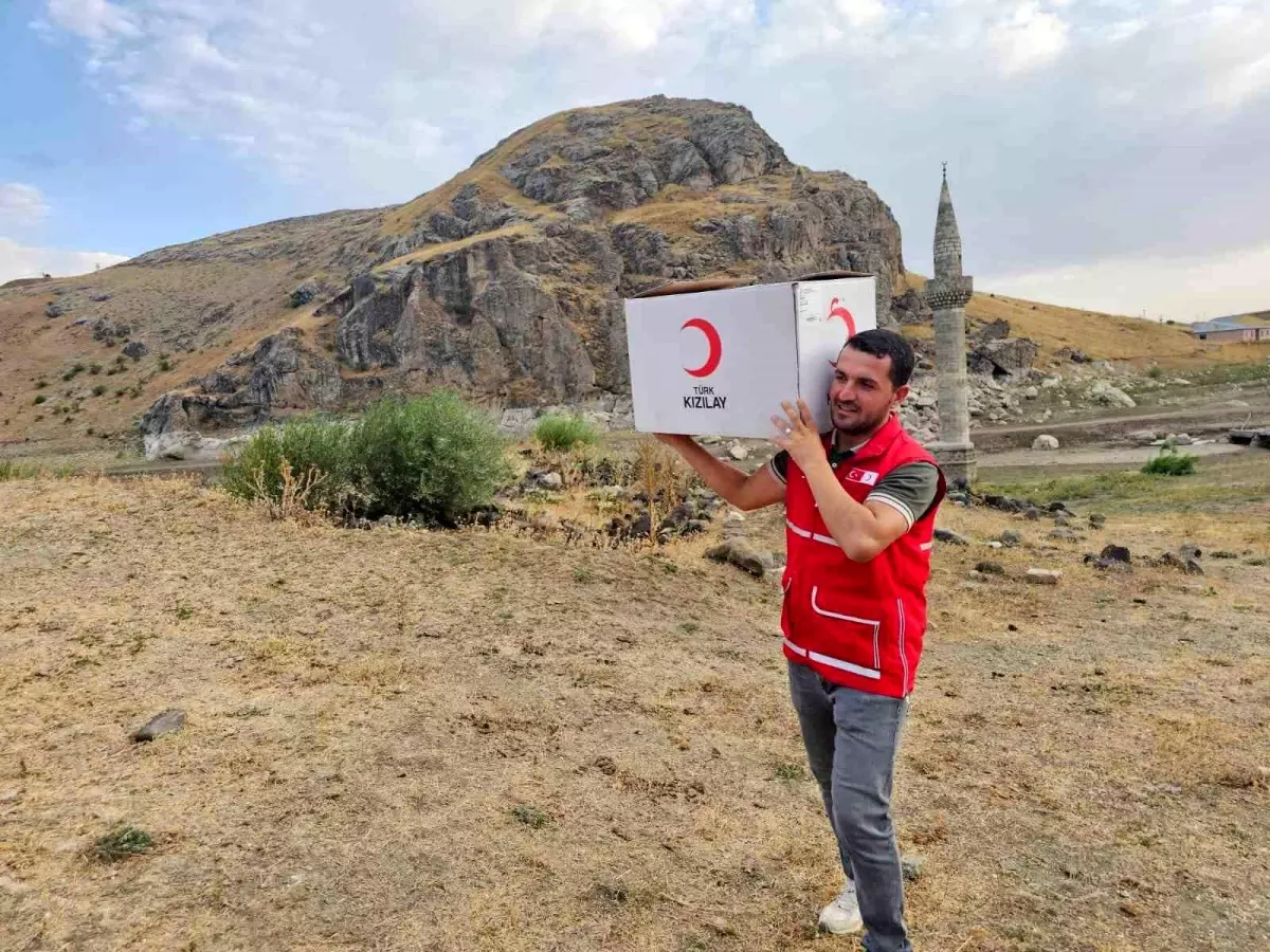 Kızılay Gönüllülerinden Neşeli Ziyaretler