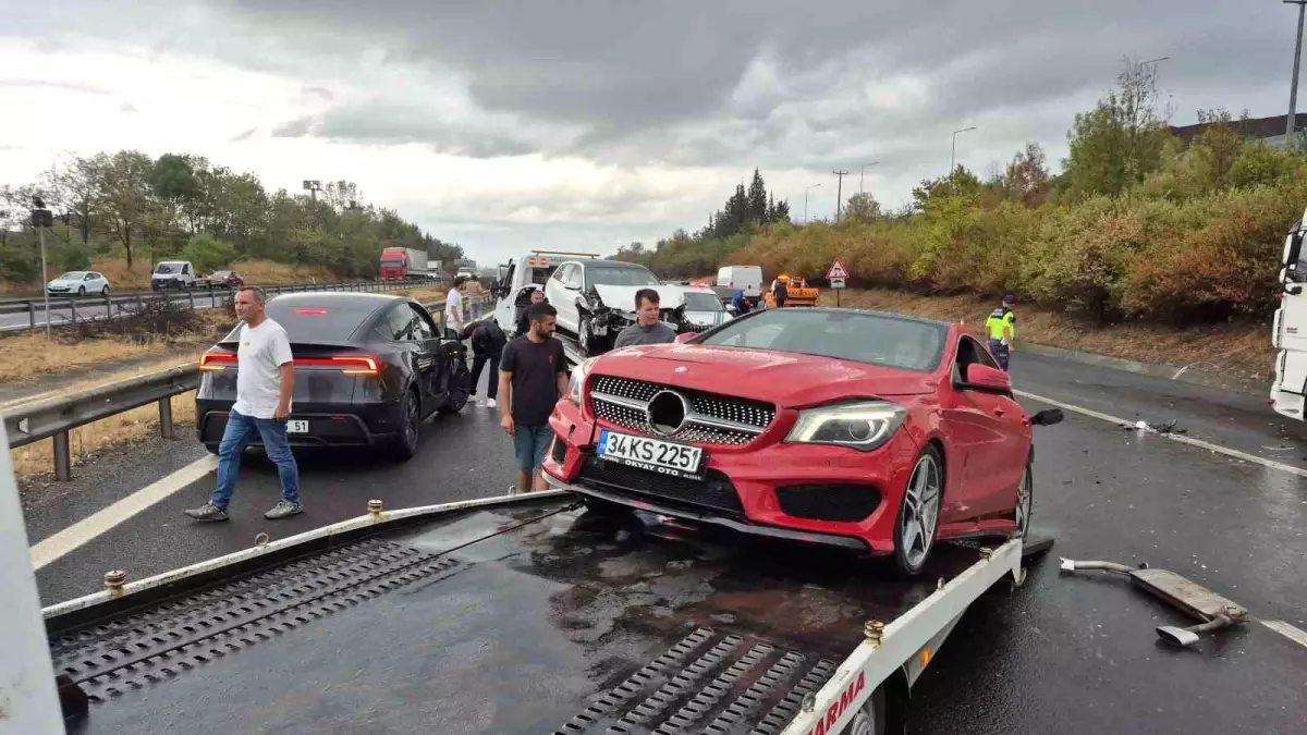 Düzce'de Feci Trafik Kazası: 30 Araç Birbirine Girdi, 1 Ölü 16 Yaralı