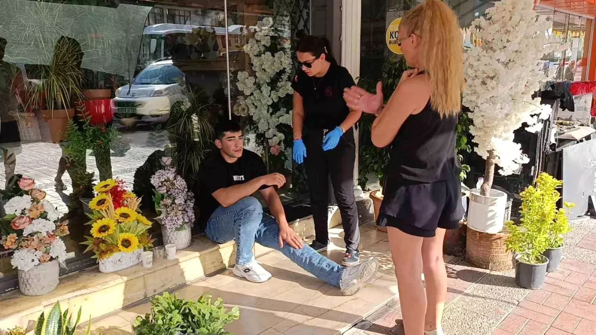 Antalya'da Motosiklet ile Ticari Taksi Çarpıştı: Bir Yaralı
