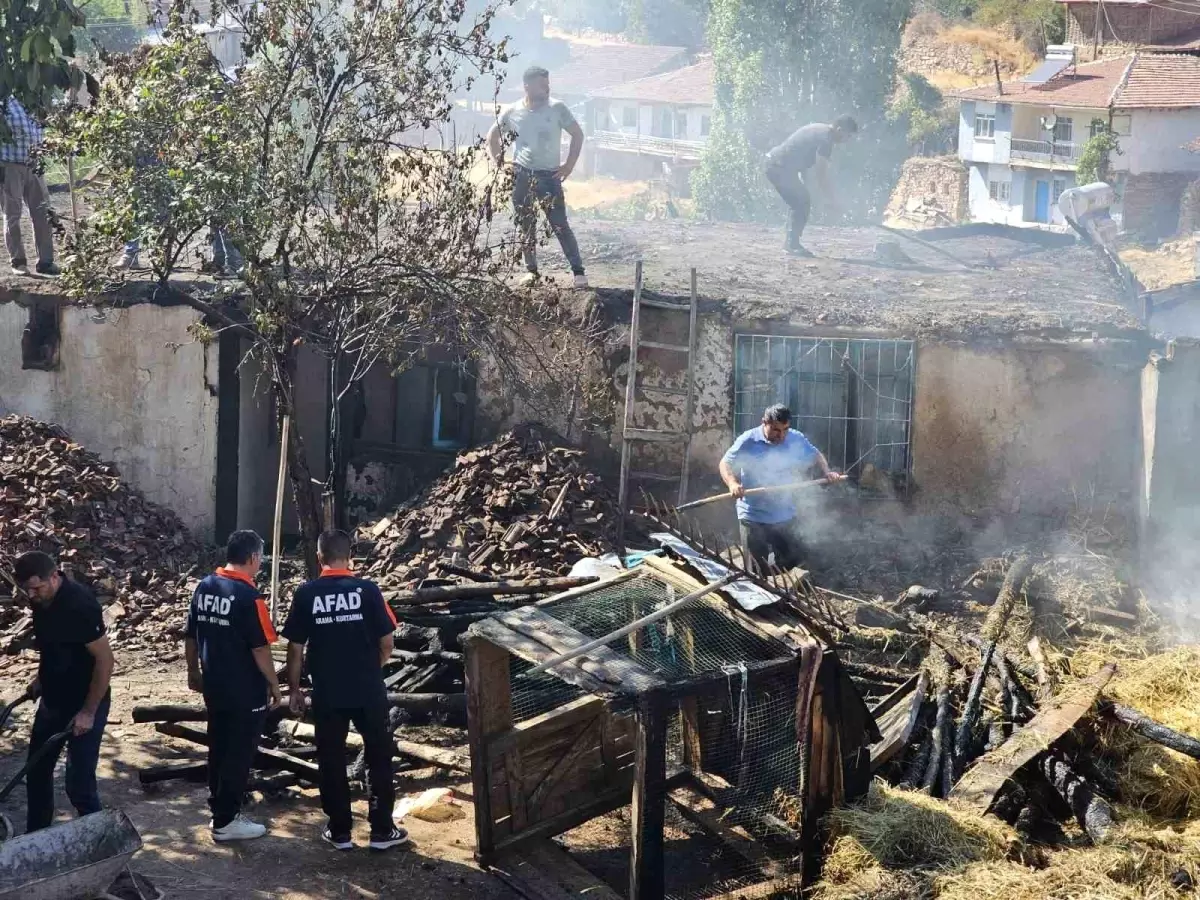 Tokat'ın Zile İlçesinde Yangın: Bir Ev ve Samanlık Yanarak Kullanılamaz Hale Geldi
