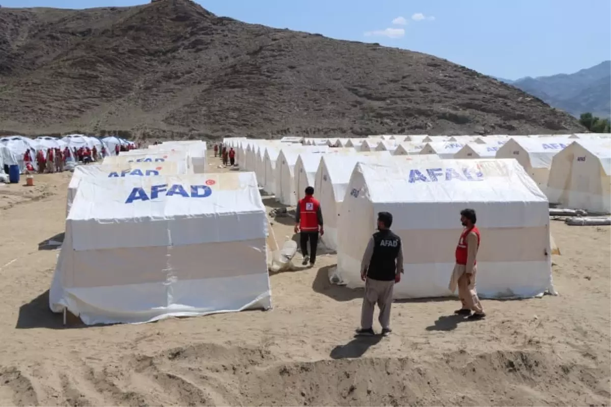 Türkiye, Afganistan'daki Depremzedelere Yardım Gönderdi