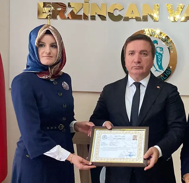 Governor Aydoğdu Awards Teacher Who Requested Scholarship for His Student