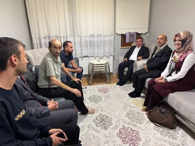 Governor Aydoğdu Awards Teacher Who Requested Scholarship for His Student