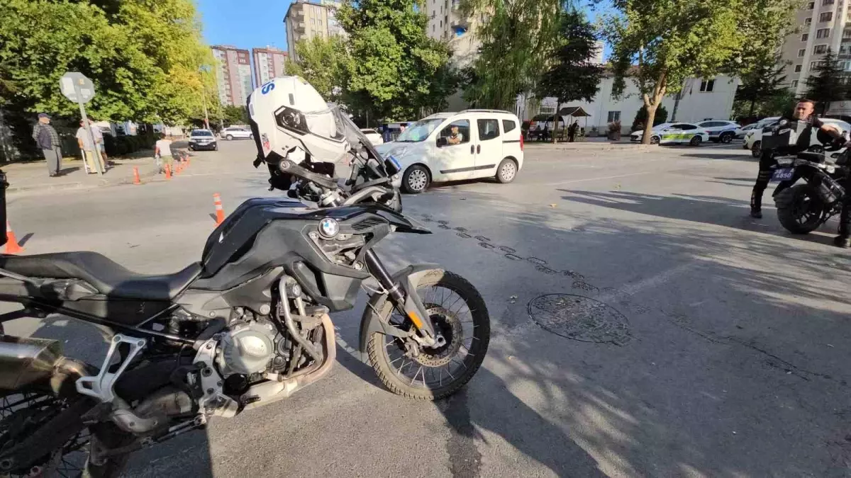Kayseri'de Motosikletle Kaza: 2 Polis Memuru Yaralandı