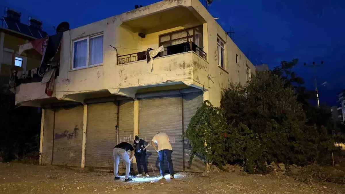 Antalya'da Bebek 5 Metreden Düşerek Yaralandı