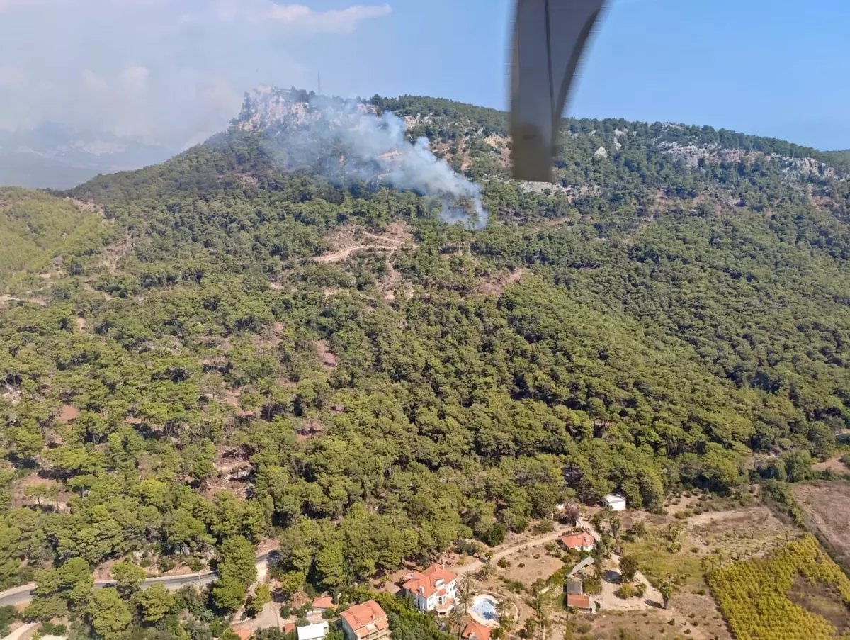 Kemer'de Orman Yangını: Havadan ve Karadan Müdahale Başladı