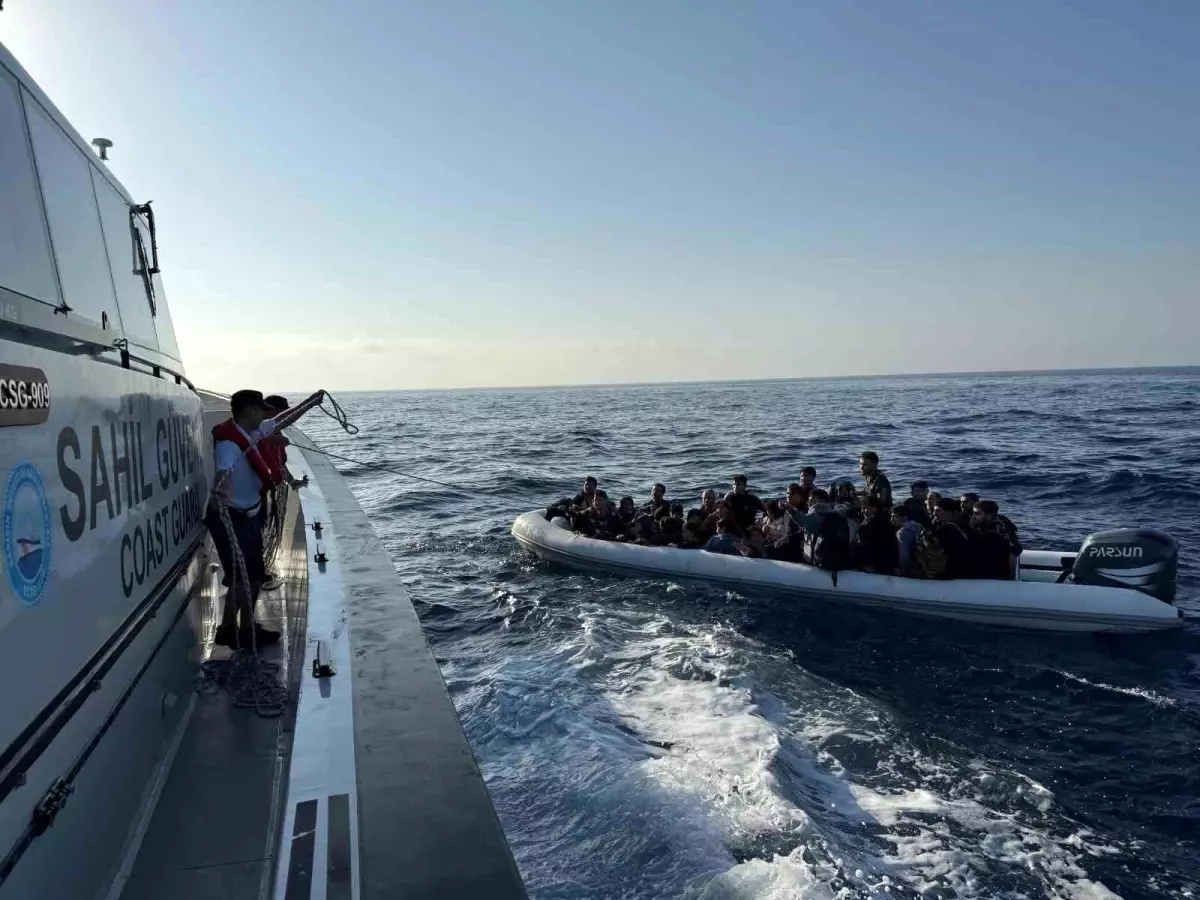 Didim Açıklarında 28 Düzensiz Göçmen ve Bir Kaçakçı Yakalandı