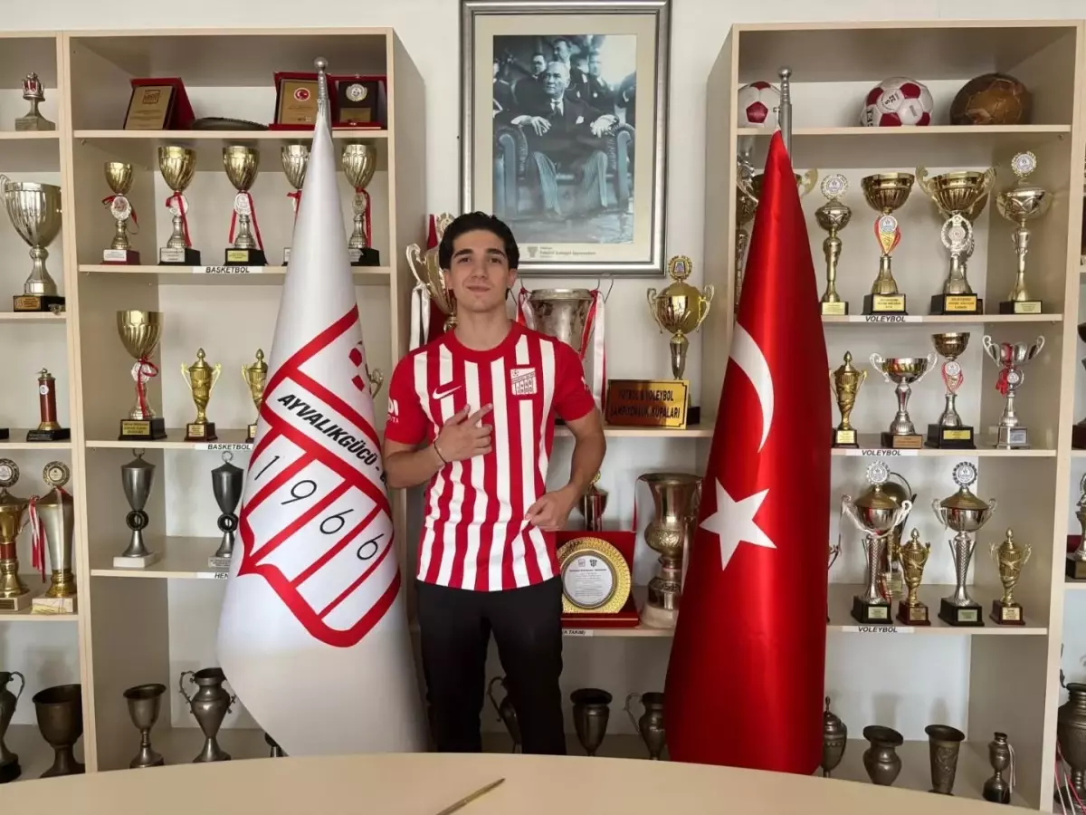 Ayvalıkgücü Belediyespor, Efe Sayhan'ı Transfer Etti