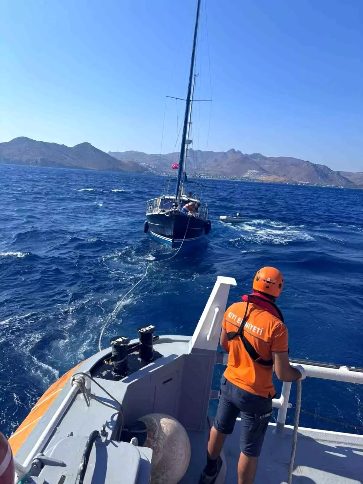 Bodrum'da Dümen Arızası Geçiren Yelkenli Tekne Kurtarıldı