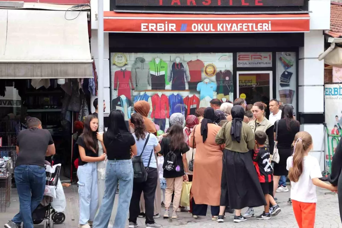 Eskişehir'de Okul Kıyafeti Alışverişinde Son Gün Telaşı