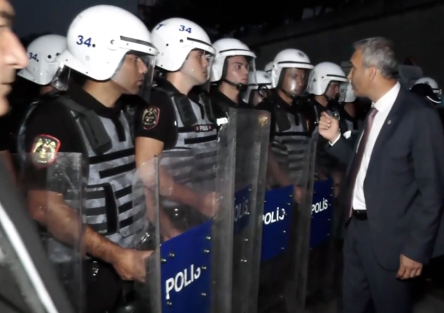 Riot police teams gathered in front of the CHP Istanbul Provincial Presidency