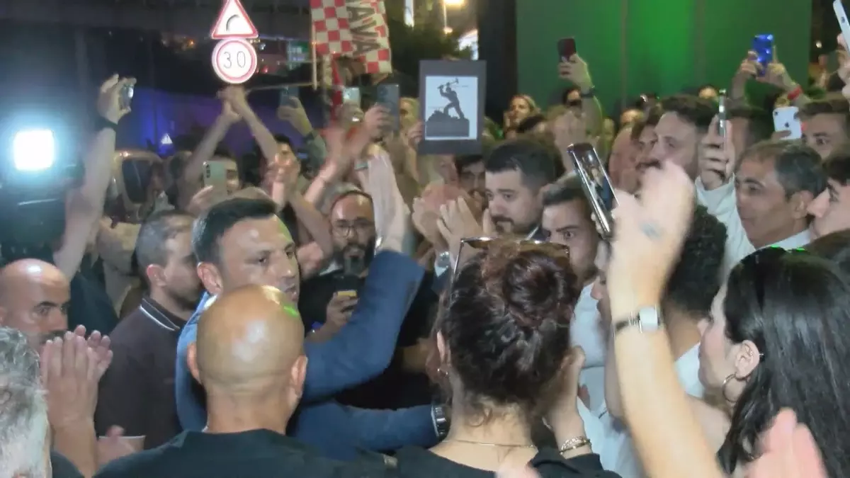 CHP İstanbul İl Başkanlığı'nda Güvenlik Önlemleri Artırıldı