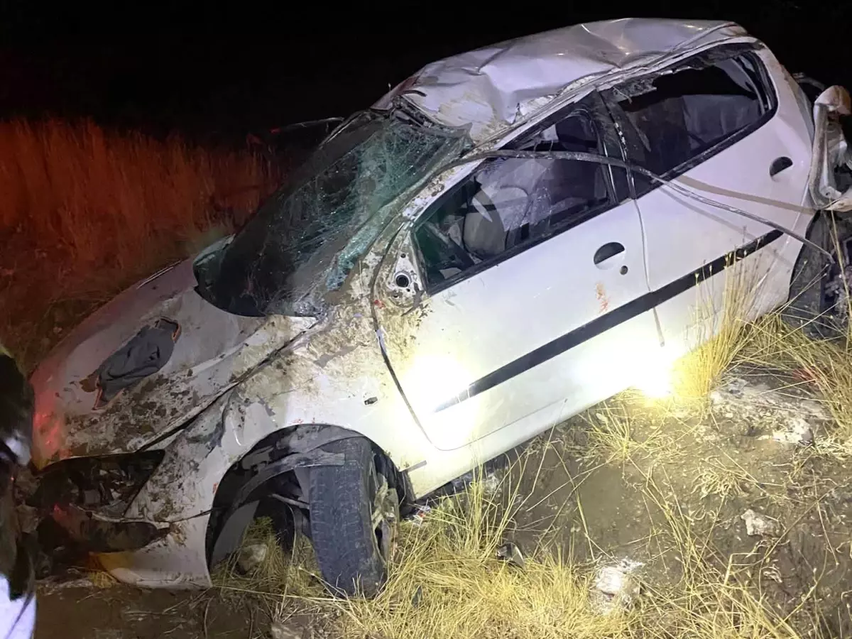 Domaniç'te Takla Atan Otomobilde 3 Yaralı
