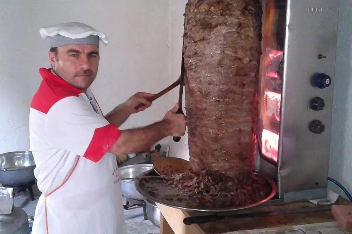 Döner ustası evinde asılı halde ölü bulundu