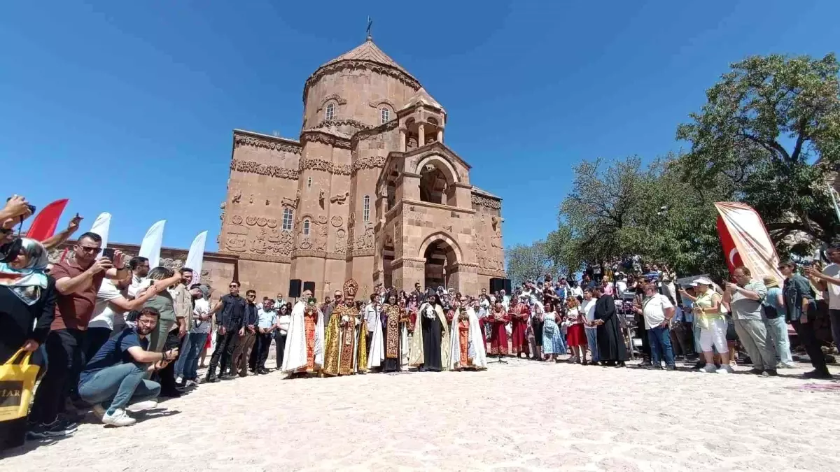 Akdamar Kilisesi'nde Yıllık İbadet Ayini Yapıldı