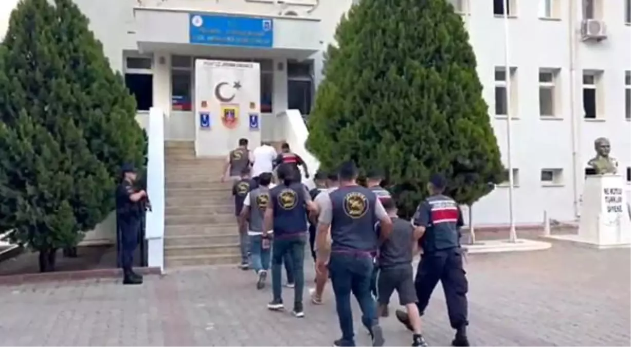Adana'da Sahte Polisler, Yaşlı Vatandaşı Dolandırdı