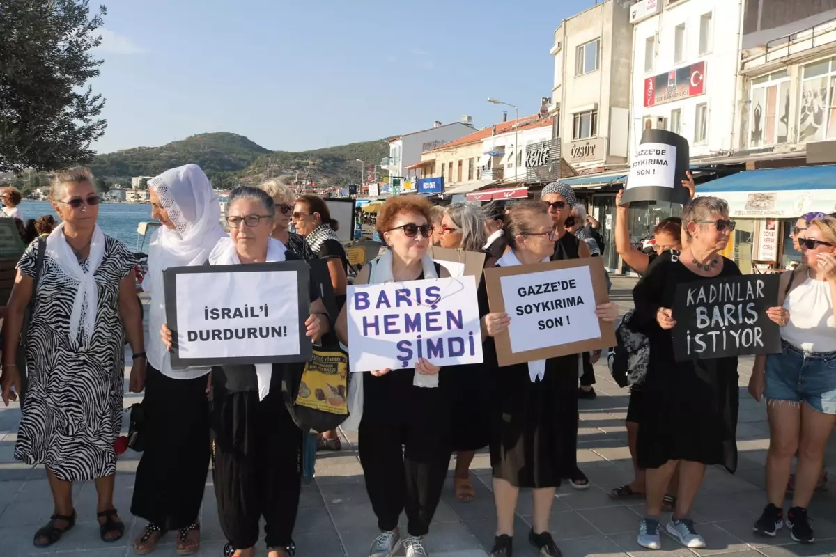 Foça'da Kadınlar, İsrail'in Gazze Saldırılarını Protesto Etti