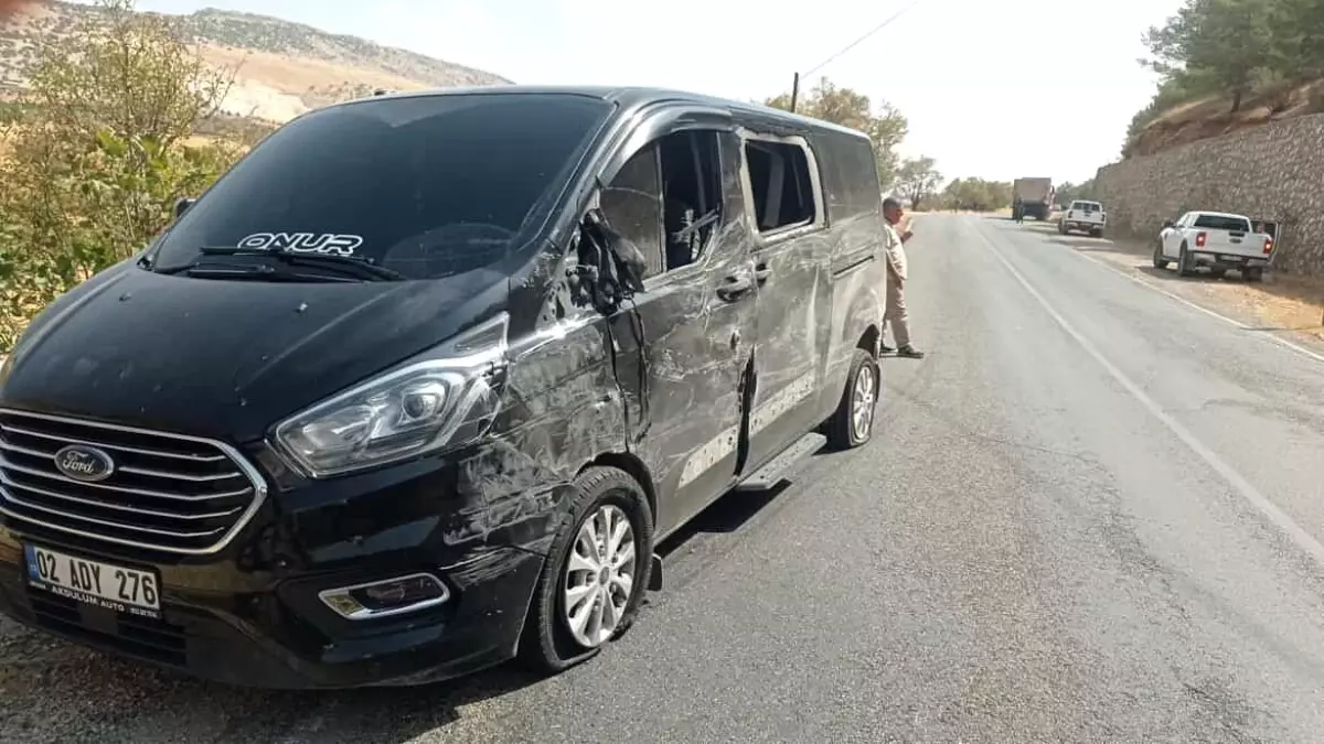 Adıyaman'da Kamyon ile Minibüs Çarpıştı: 1 Yaralı