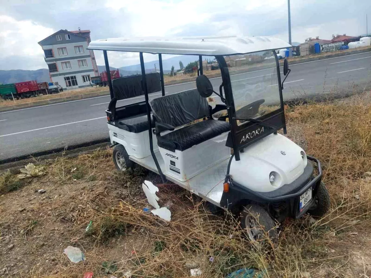 Isparta'da Golf Aracı Devrildi: Sürücü Yaralandı