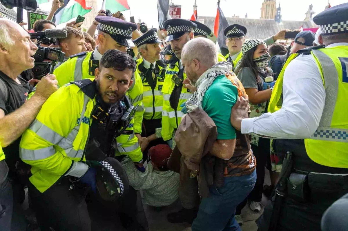 Londra'da Filistin'e Destek Gösterisinde 890 Gözaltı