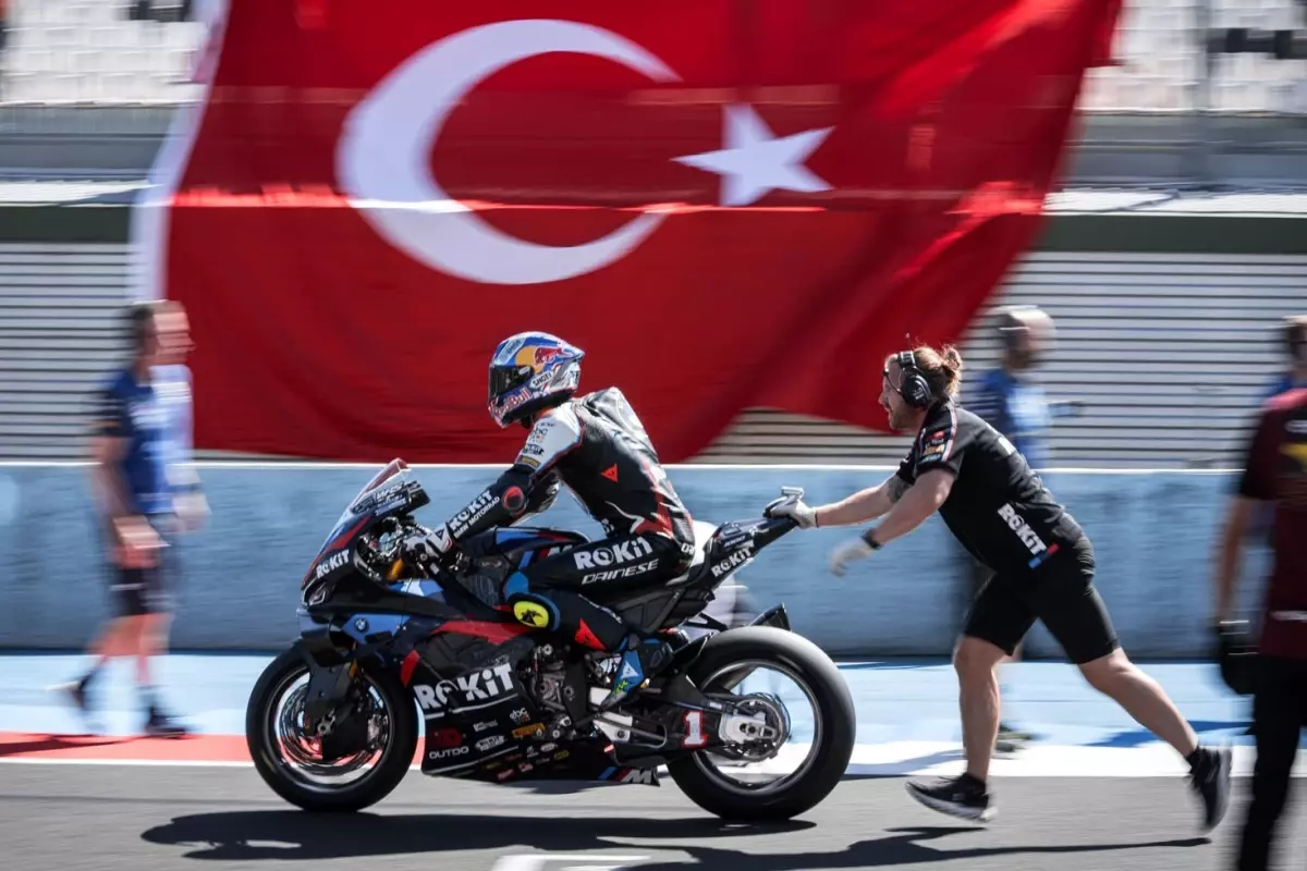 Milli motosikletçi Toprak Razgatlıoğlu, Fransa'da 2'de 2 yaptı