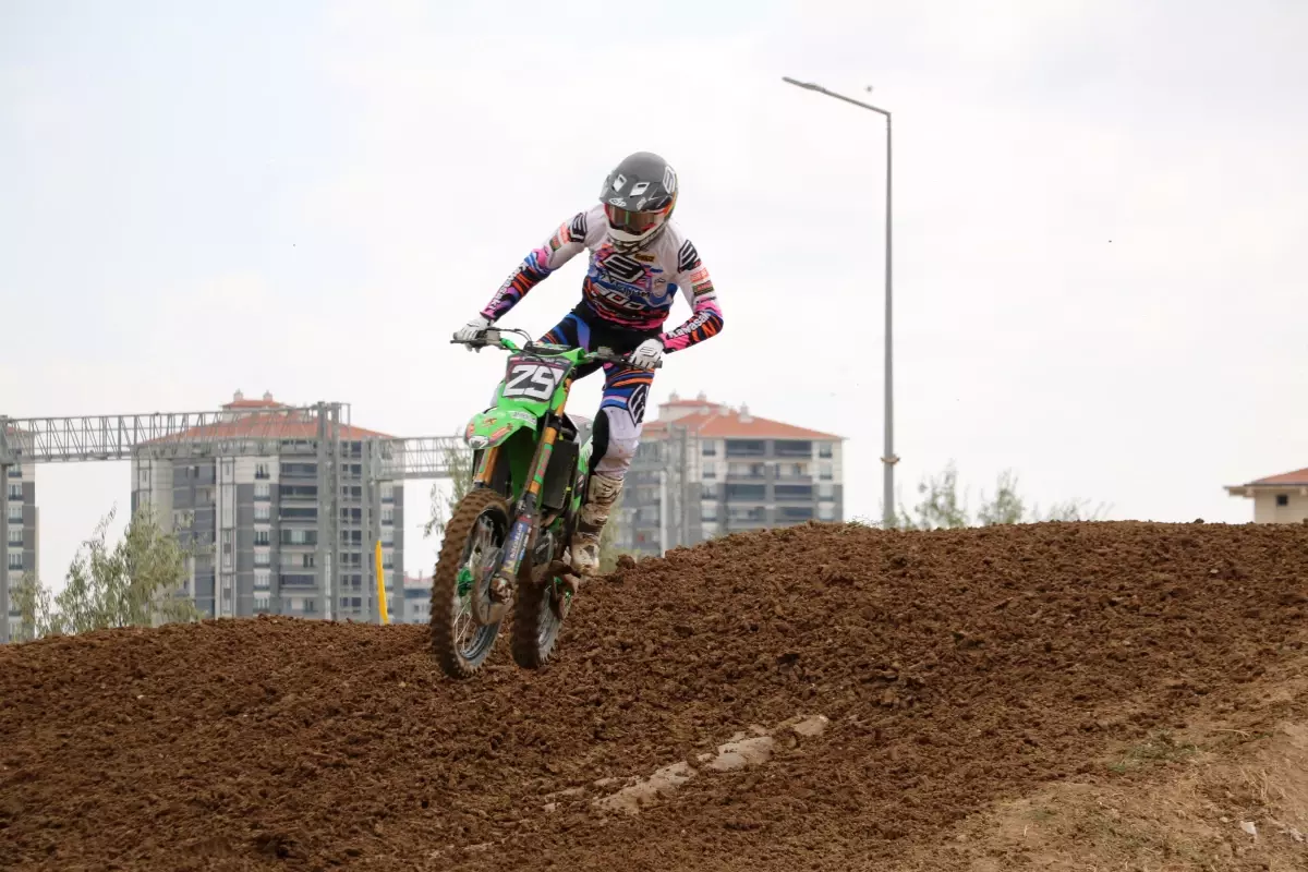 Dünya Motokros Şampiyonası 18. Ayağı Afyonkarahisar'da Devam Ediyor
