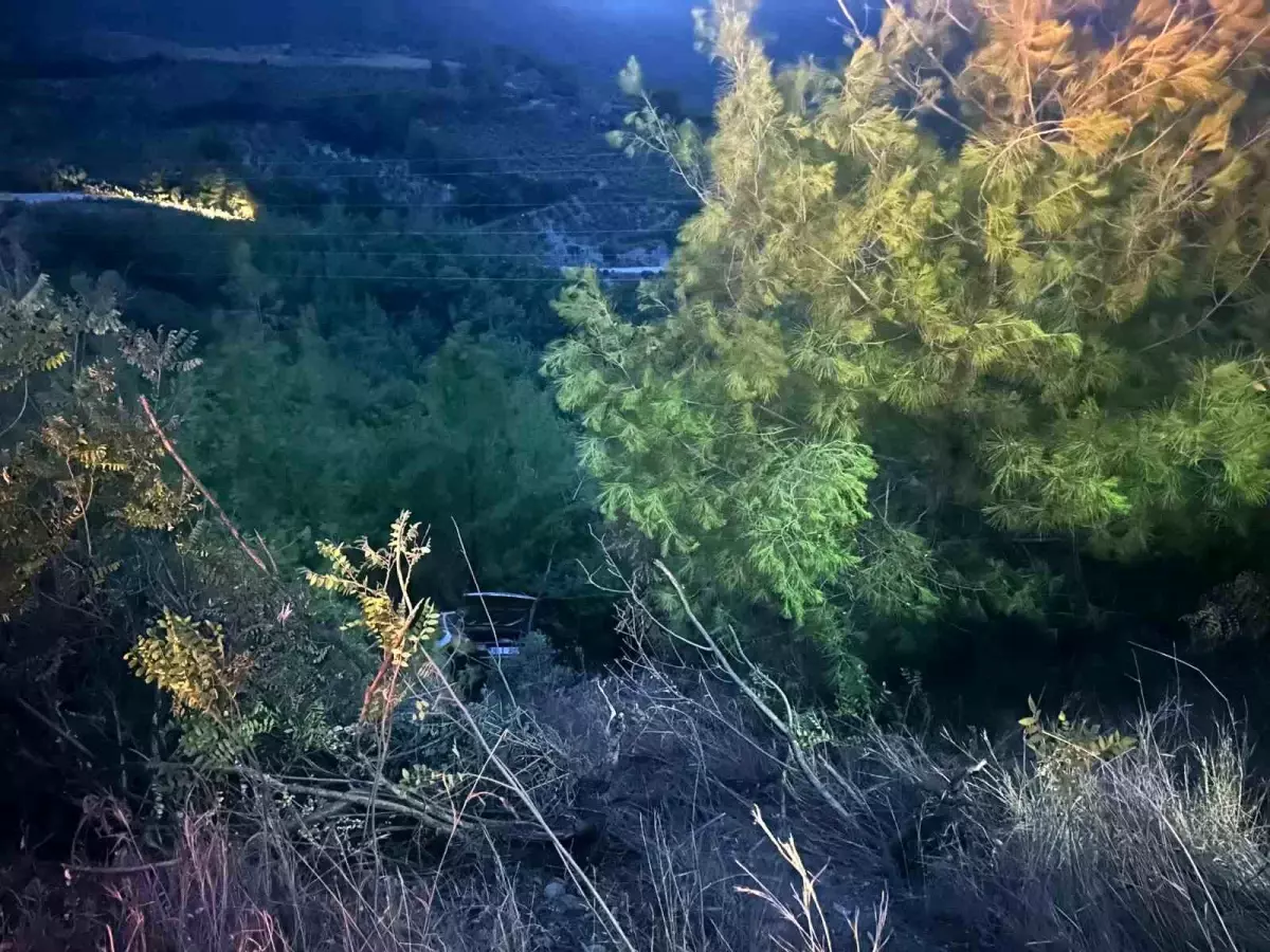 Osmaniye'de Uçuruma Yuvarlanan Otomobilde 3 Yaralı