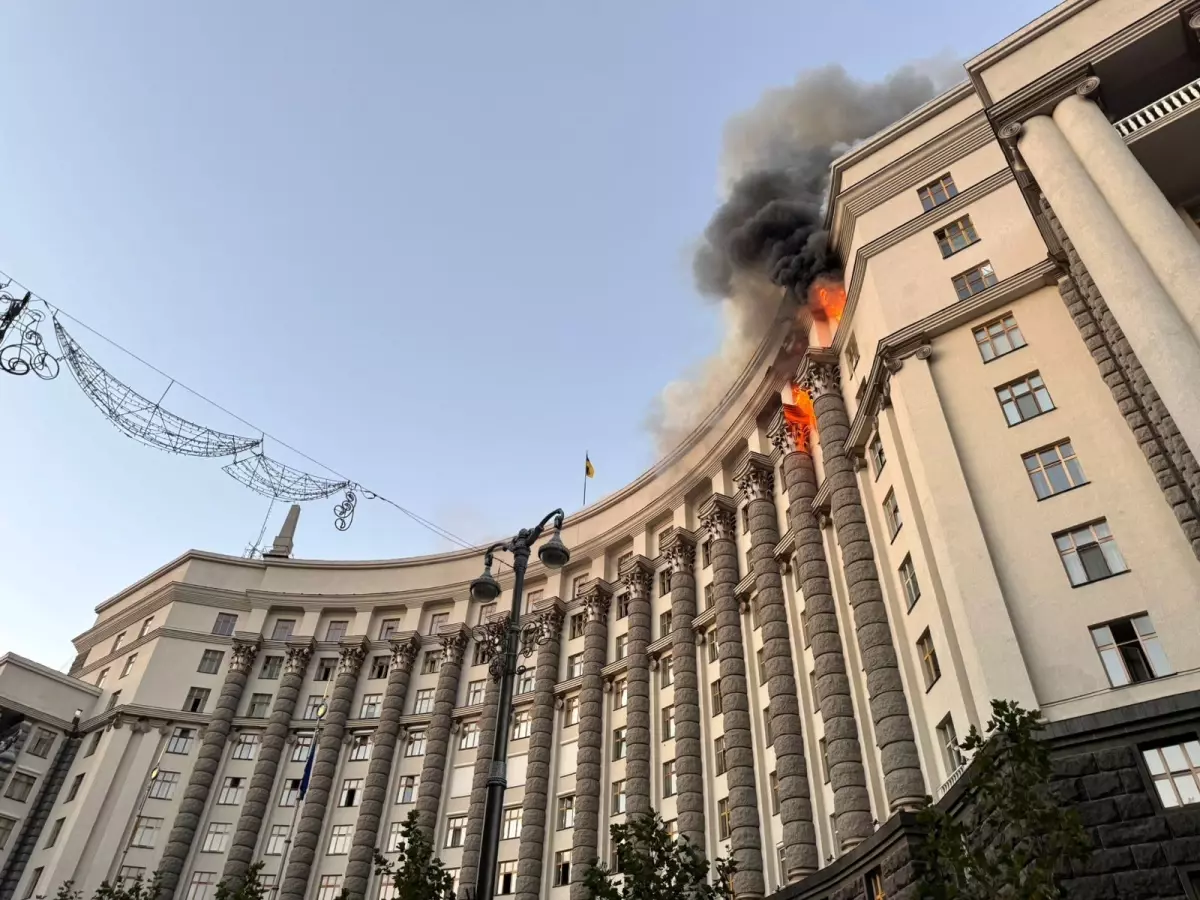 Rusya'nın Dron Saldırıları: Kiev Hükümet Bina ve Konutlar Vuruldu