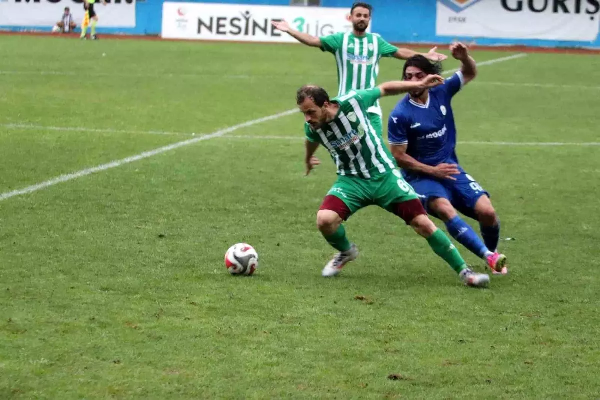 TFF 3. Lig'de Pazarspor ve Çayelispor 1-1 Beraber Kaldı