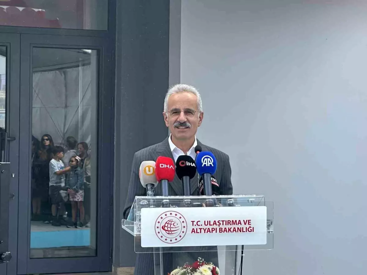 Ulaştırma Bakanı Uraloğlu: '2025 yılının ilk 8 ayında 26 bin 264 gemi trafiği gerçekleşti'