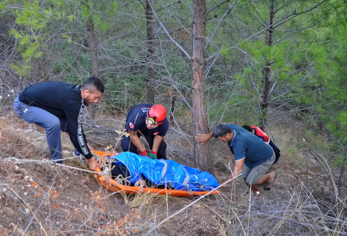 Antalya'da Uçurumdan Düşen Otomobilde 1 Ölü, 1 Yaralı