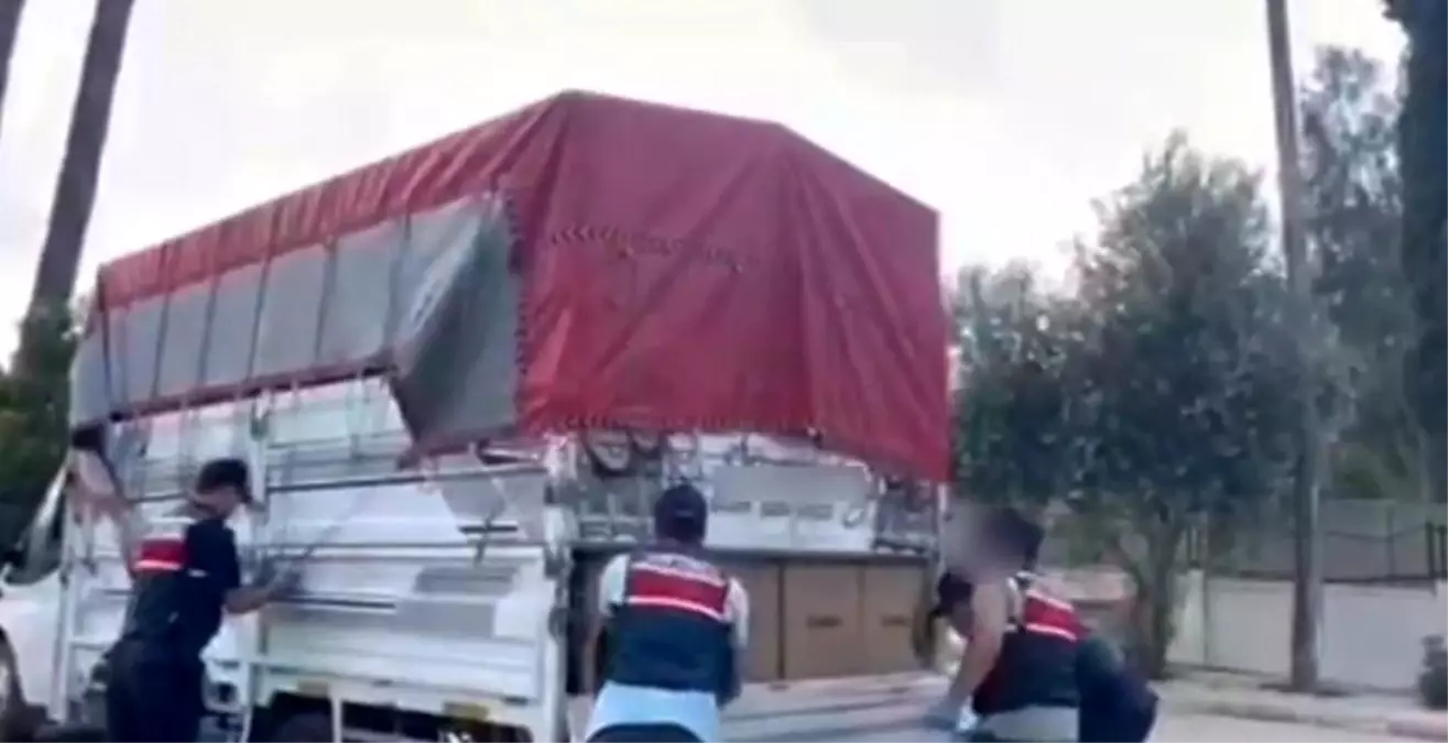 Adana'da 2.4 Milyon Kaçak Makaron Ele Geçirildi
