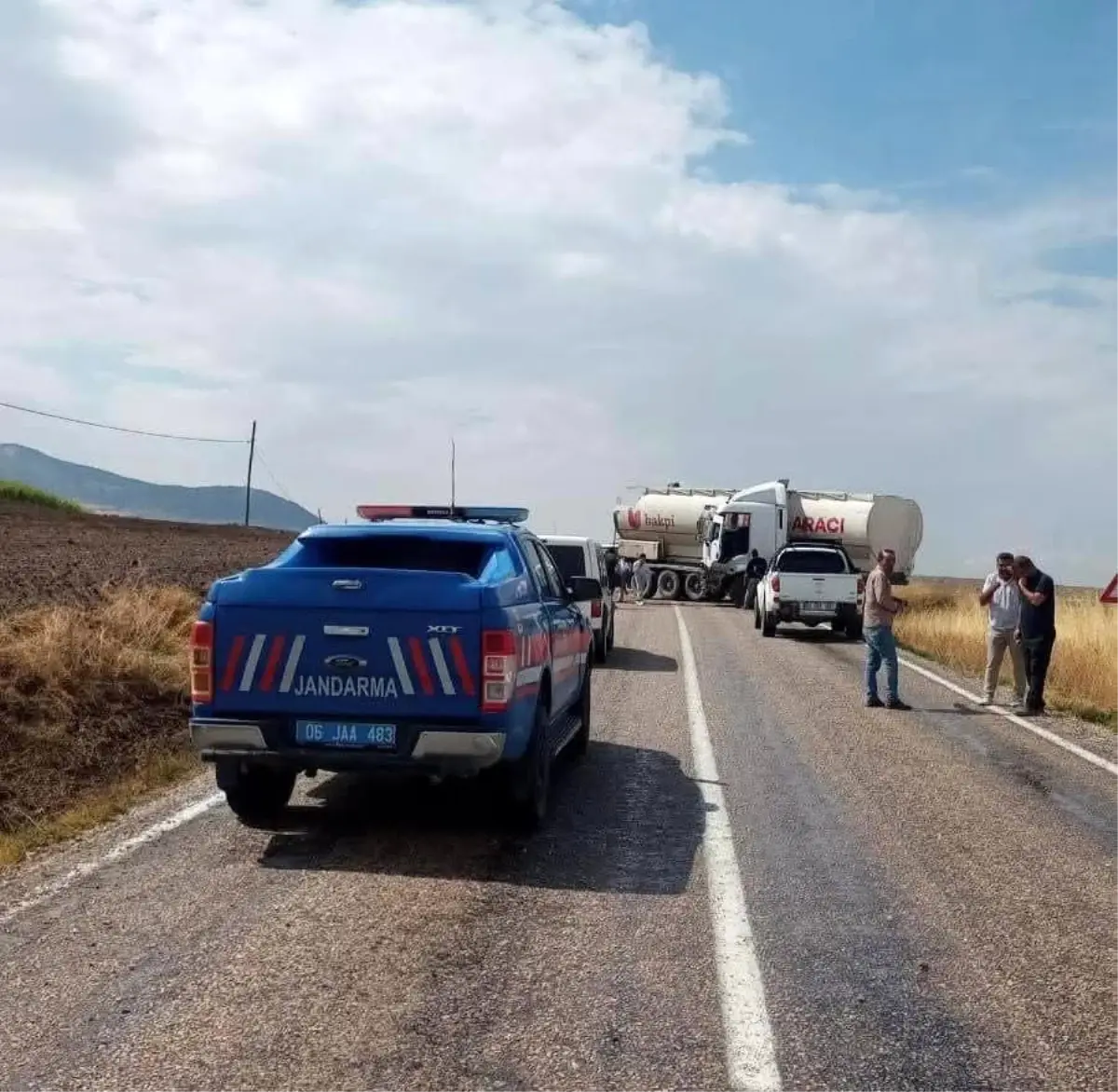 Ankara'da Tır ile Otomobil Çarpıştı: 4 Yaralı