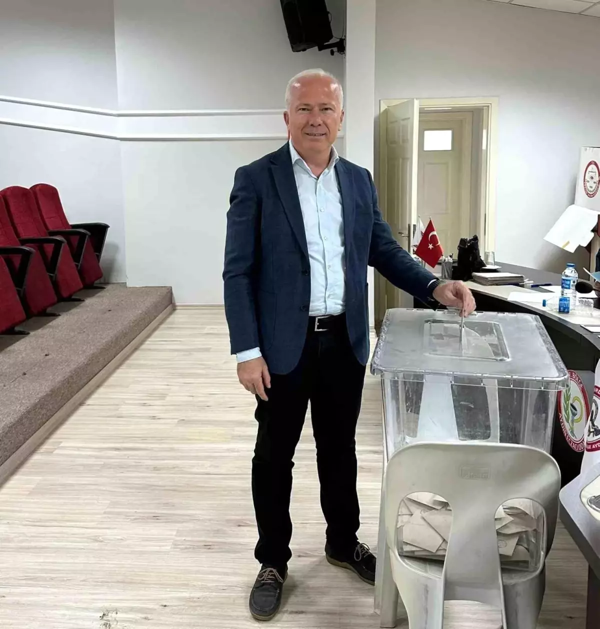 Aydın Eczacı Odası'nda Sefa Karaarslan Güven Tazeledi