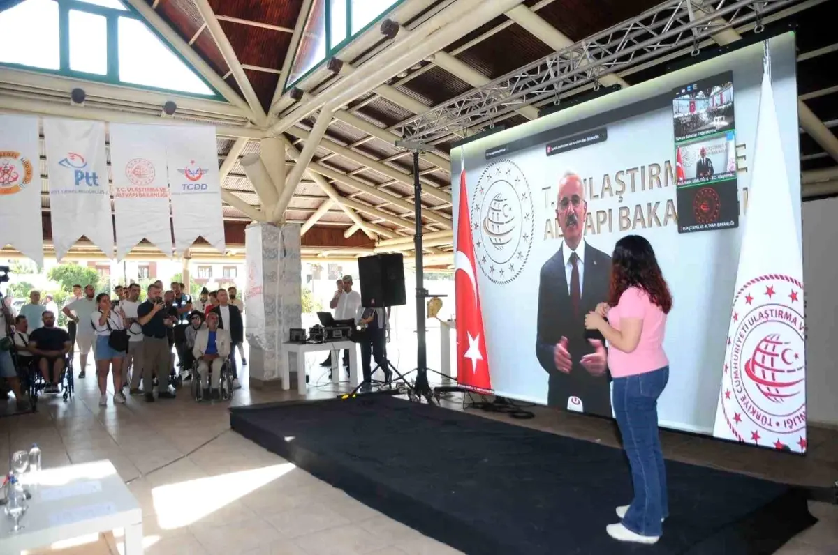 Bakan Uraloğlu: '10 yılda 9,3 milyon engelli demiryollarında ücretsiz seyahat etti'
