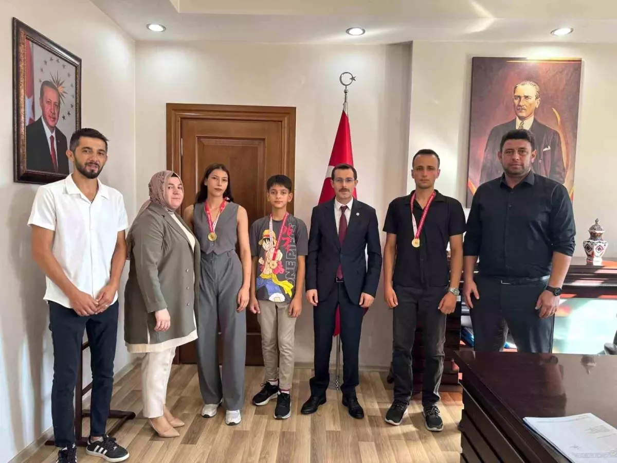 Bozdoğanlı Muay Thai Sporcularına Kaymakam'dan Tebrik
