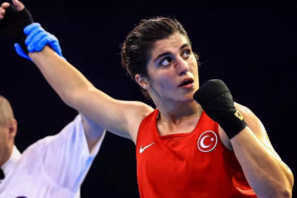 Busenaz Sürmeneli, Dünya Boks Şampiyonası'nda çeyrek finale çıktı
