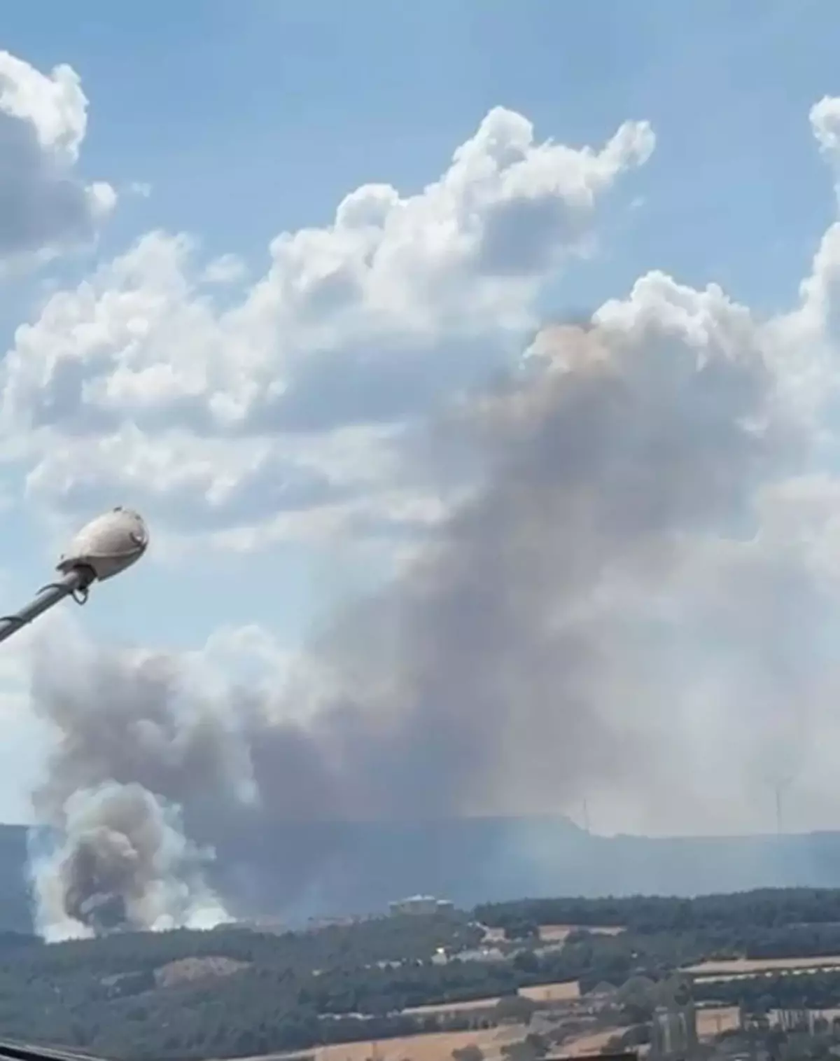 Çanakkale'de Orman Yangını: Alevlere Havadan ve Karadan Müdahale Sürüyor