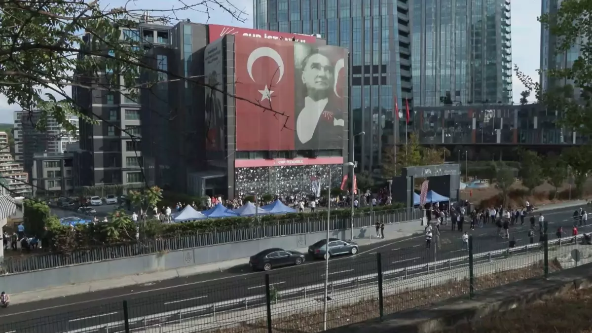 CHP İstanbul İl Başkanlığı Önünde Güvenlik Önlemleri