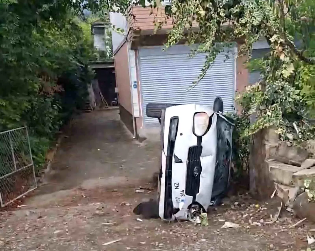 Devrek'te Trafik Kazası: Sürücü Yara Almadan Kurtuldu