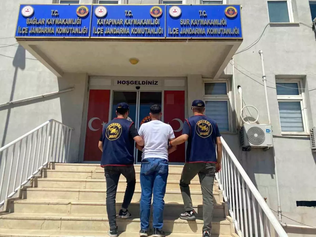 Diyarbakır'da Jandarma Operasyonunda 63 Kişi Yakalandı
