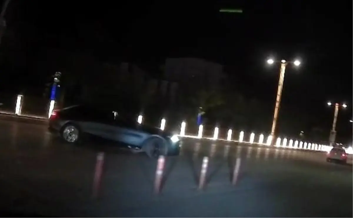 Elazığ'da drift atan araç kameralara yansıdı