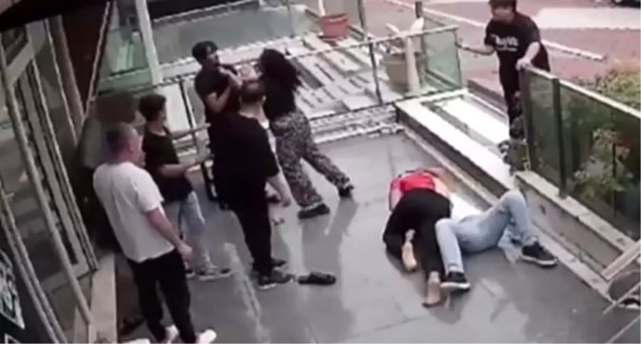 Esenyurt'ta Gruplar Arasında Kavga Kameralara Yansıdı
