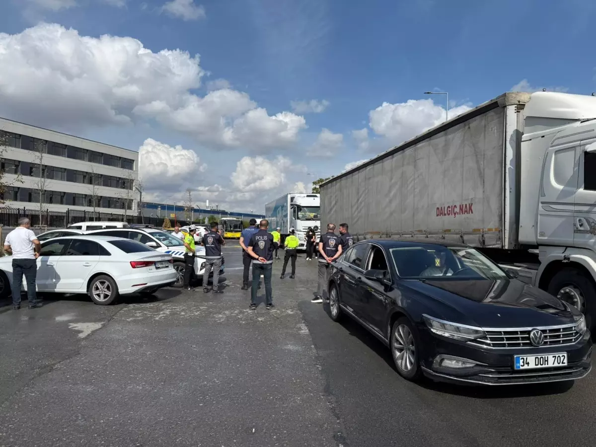 Esenyurt'ta Okul Çevrelerinde Polis Denetimleri Başladı