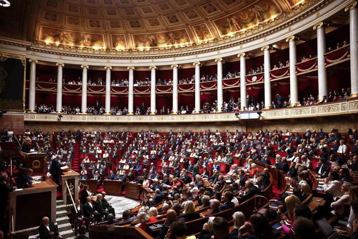 Fransa Başbakanı François Bayrou Hükümeti Güvenoyu Alamayarak Düştü