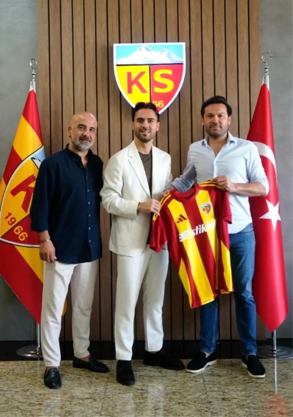 Kayserispor, Furkan Soyalp ile 2 Yıllık Sözleşme İmzaladı