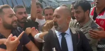Gruptan ayrılan Gürsel Tekin'in sağ kolu, öfkeli kalabalıktan dayak yedi