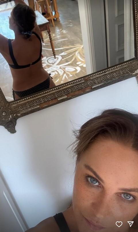 Hülya Avşar bikinisiyle yerleri boyadı